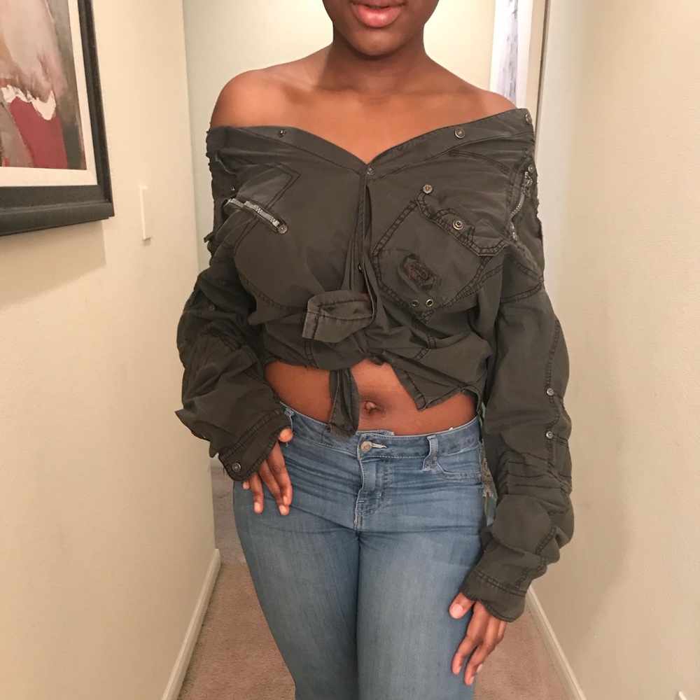 F.U.S.A.I. Long sleeve crop top button down green